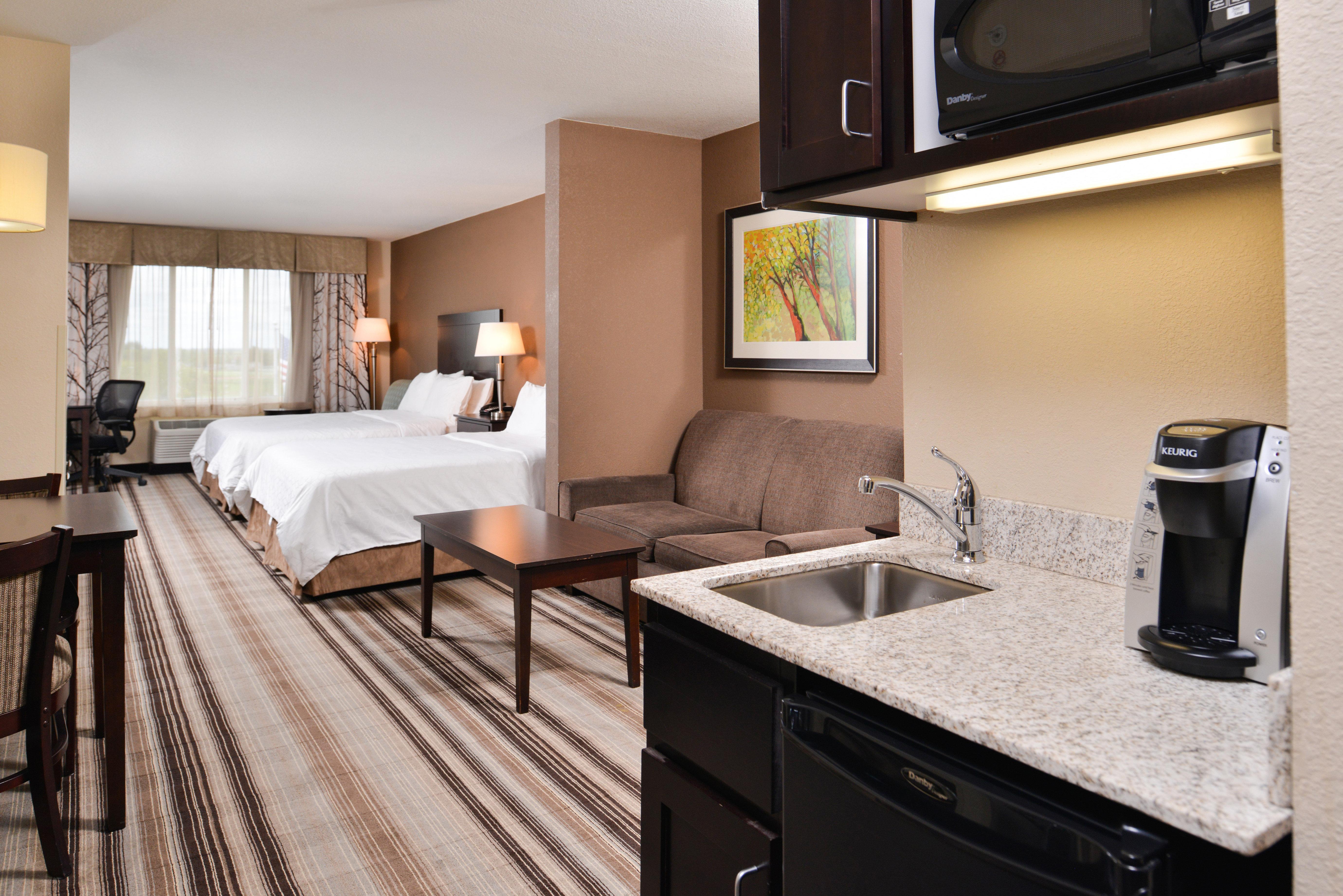 Holiday Inn Express & Suites Emporia Northwest, An Ihg Hotel Extérieur photo